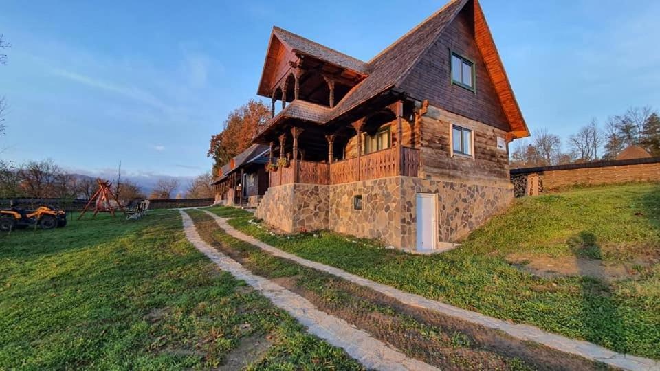 Cununa Vailor Desesti Exterior photo