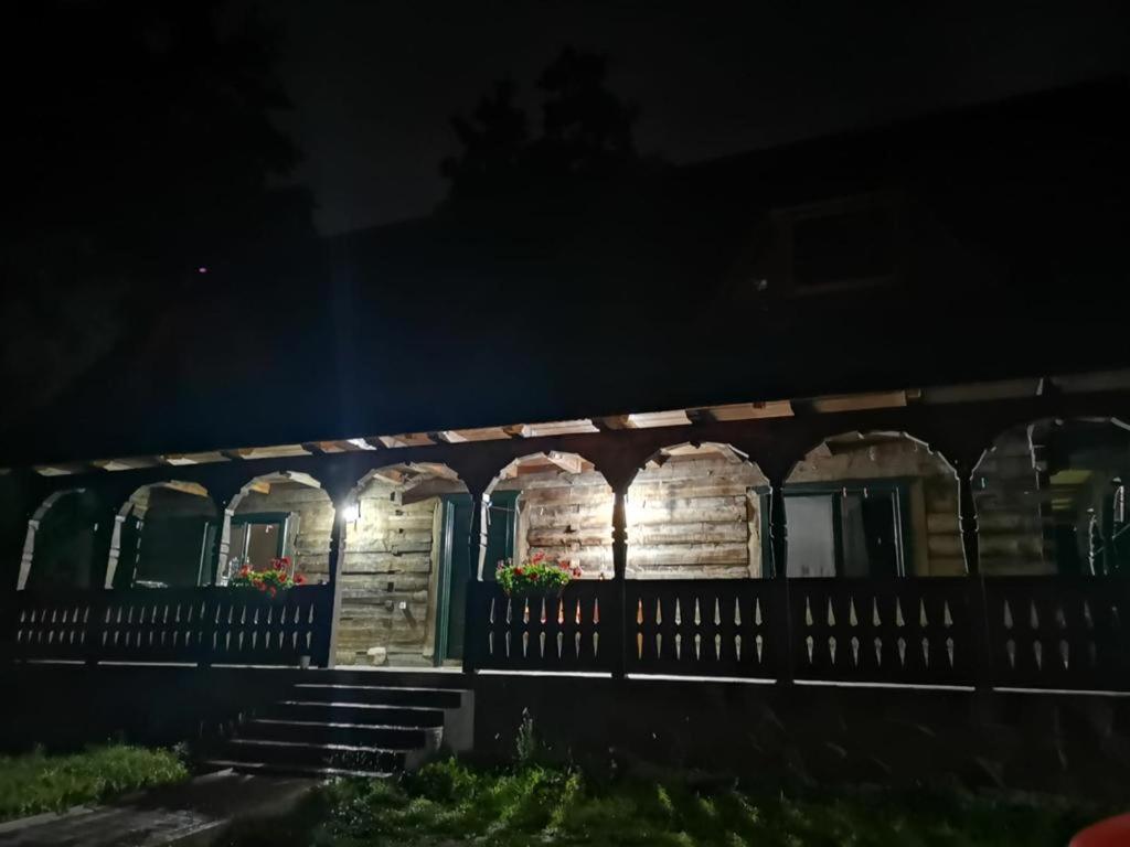 Cununa Vailor Desesti Exterior photo
